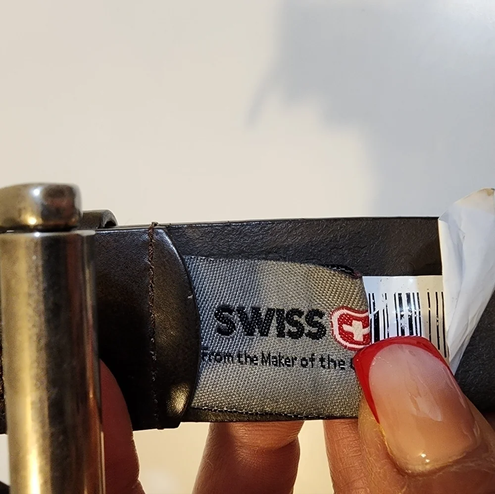 SWISS GEAR DARK BROWN LEATHER BELT SIZE M (32-36)